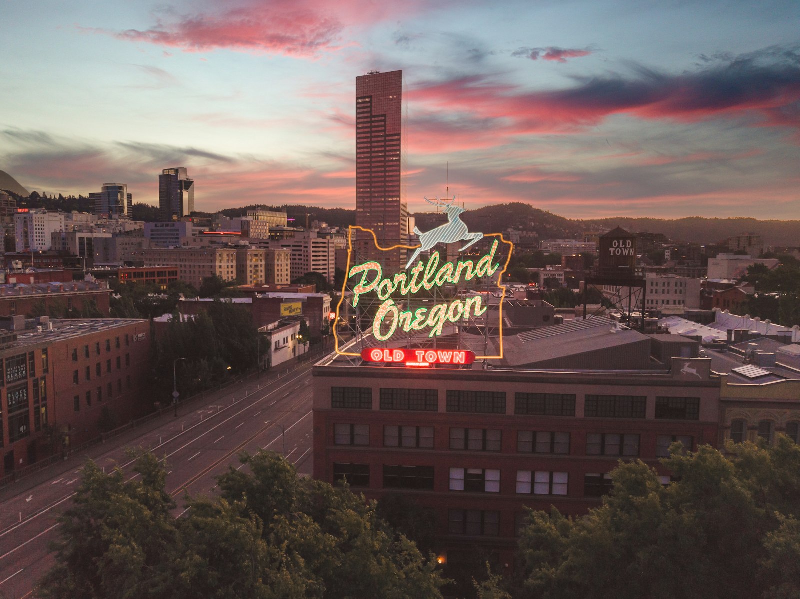 Iconic Portland skyline sign